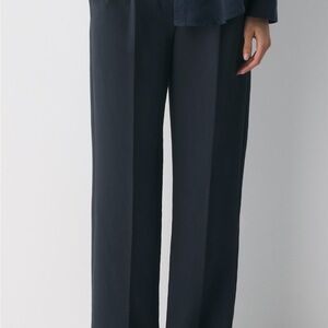 Aritzia Effortless Pant™ in Crepette™ fabric in Dark Night Navy 💙